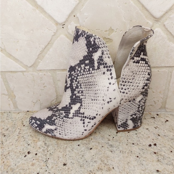 Steve Madden Snake Rookie Boot - Picture 4 of 8